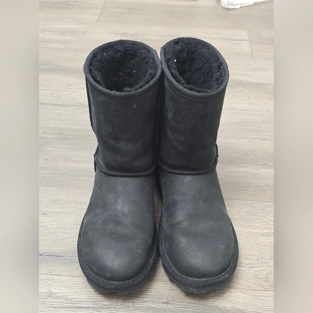 UGG Essential Short II Wool Lined Black Suede Women Size 7 Outdoor Ski Snow